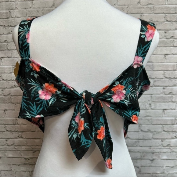 Madden NYC Women's XXL (19) Floral Sleeveless Crop Handkerchief Top - Picture 2 of 16